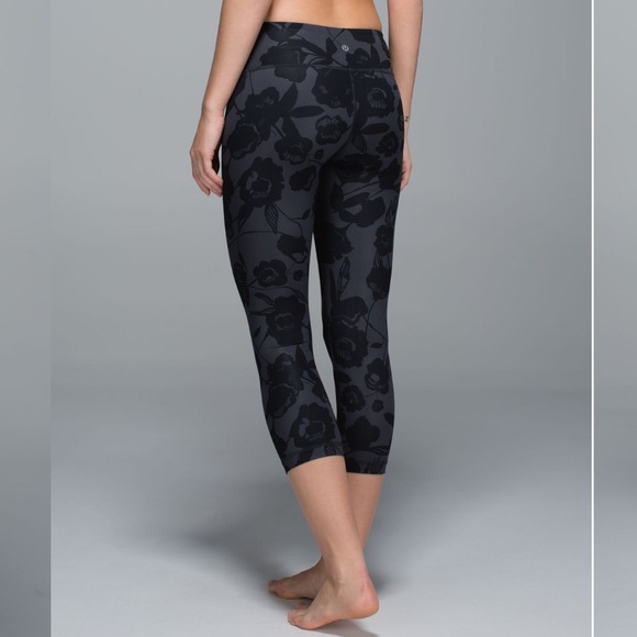 lululemon athletica Pants - Lululemon Wunder Under Crop II *Full-On Luxtreme Flat Inky Floral Printed Black